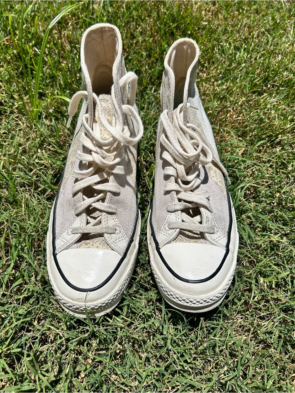 Converse Chuck Taylor High Top Sneakers in Off-White pattern